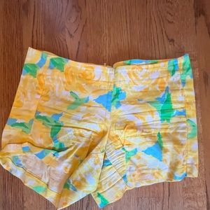 EUC Lilly Pulitzer Yellow Short size 6